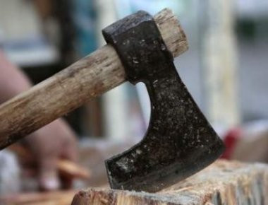 Άγριο έγκλημα στα Χανιά: Τον σκότωσε με τσεκούρι και τον έδεσε σε δέντρο (upd)